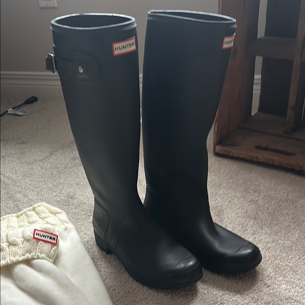 Hunter Black Tall Rain Boots & socks